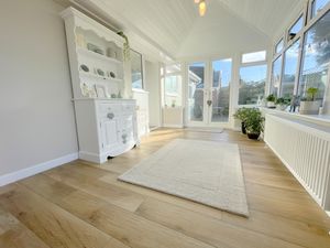 Caroline Close- click for photo gallery